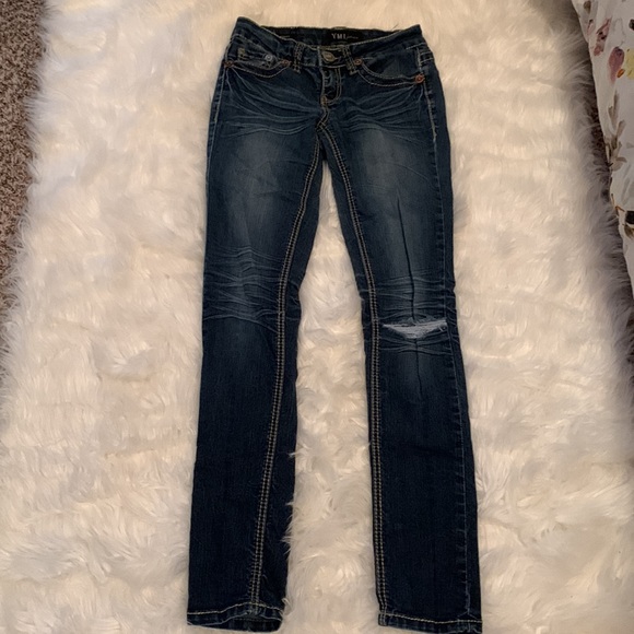 YMI Skinny Jeans. Medium/dark wash. Ripped knee. Size 0 - Picture 2 of 6